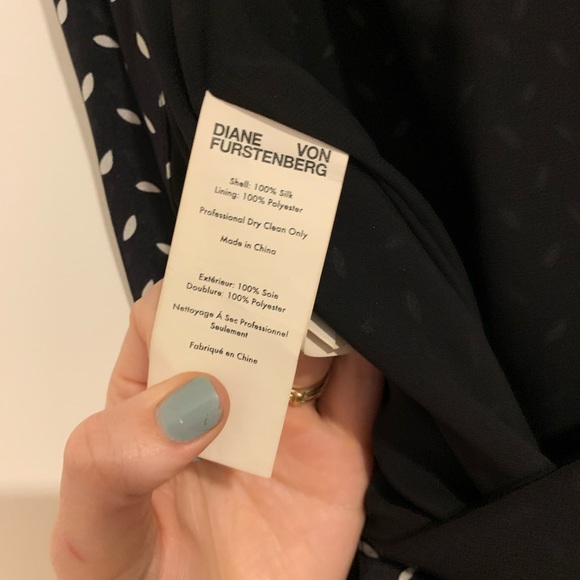 Diane von Furstenberg DVF Wide Leg Patterned Pants 100% Silk Size 6 - Picture 6 of 6